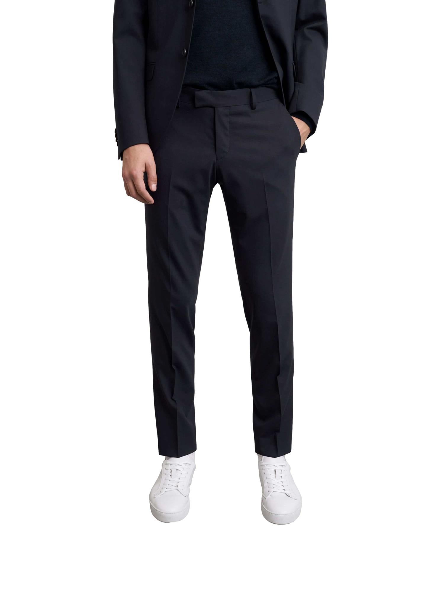 Mørkeblå Tiger of Sweden Tordon Angelico dressbukse med klassisk passform og stoffdetaljer, vises i bildet.